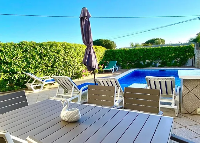 Vivenda Silvestre Family House *