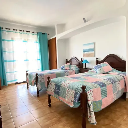 Vivenda Silvestre Family House 阿尔布费拉