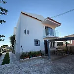 Vivenda Silvestre Family House
