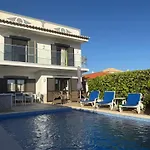 Villa Vivenda Silvestre Family House *