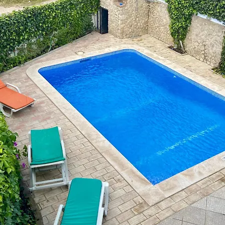 Vivenda Silvestre Family House *