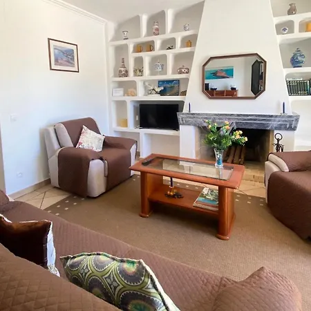 Vivenda Silvestre Family House *